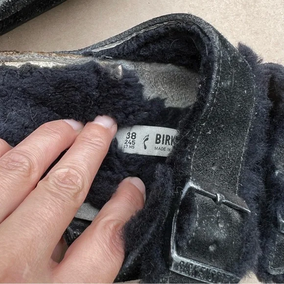 Birkenstock Arizona Shearling Black Suede Sandals Size 7 Fur Lined Cozy - Picture 12 of 16